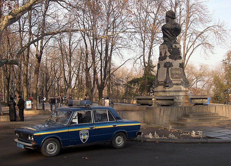 File:Police and Pushkin.jpg