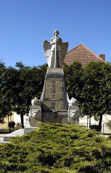 File:Röschitz Kriegerdenkmal.jpg