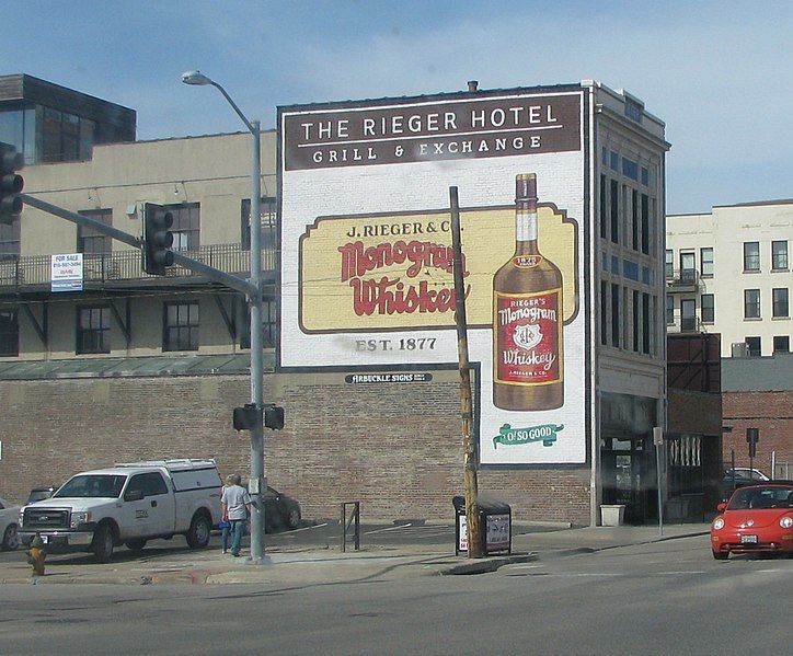 File:Rieger Hotel (crop).jpg