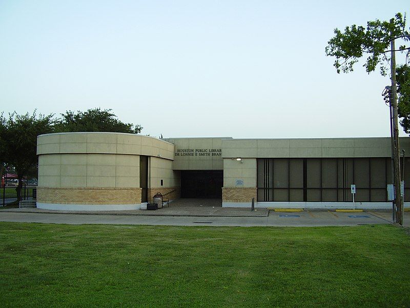 File:SmithBranchHoustonPublicLibrary.JPG