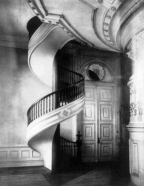 File:SpiralstaircaseSLT3b18940u.jpg