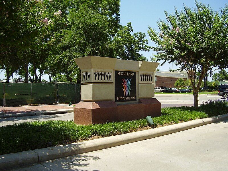 File:SugarLandTownSquare.JPG