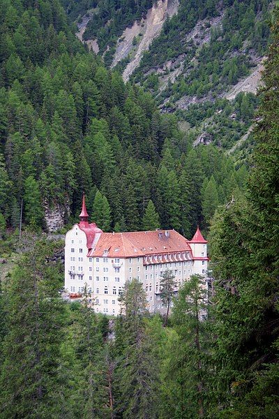 File:Val Sinestra Hotel.jpg