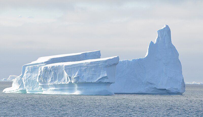 File:Antarctic Circle Icberg.JPG