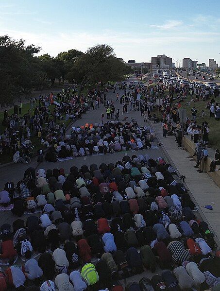 File:Asr prayer.jpg