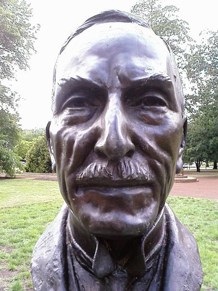 File:Billy Hughes bust.jpg