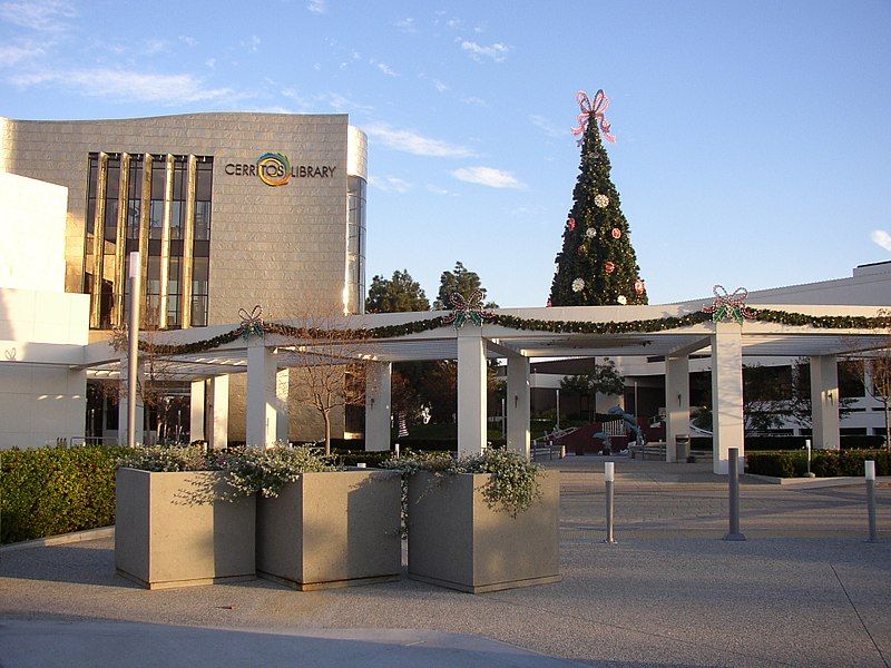 File:Cerritos Library 1.jpg