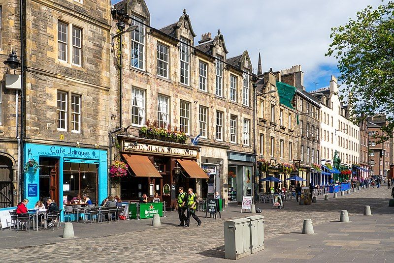 File:Edinburgh Grassmarkt Pubs-20110902-RM-133553.jpg