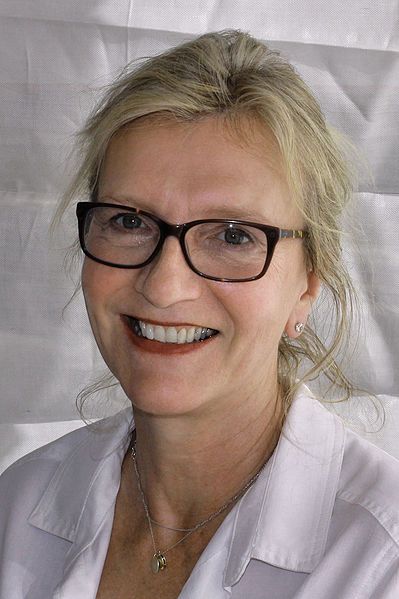 File:Elizabeth Strout 2015.jpg