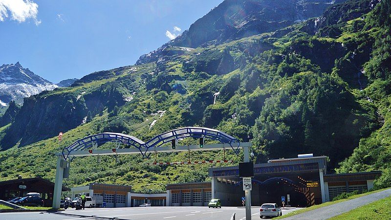 File:Felbertauerntunnel-Nord.jpg