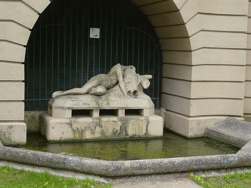 File:Fontaine Capitan Paris.JPG