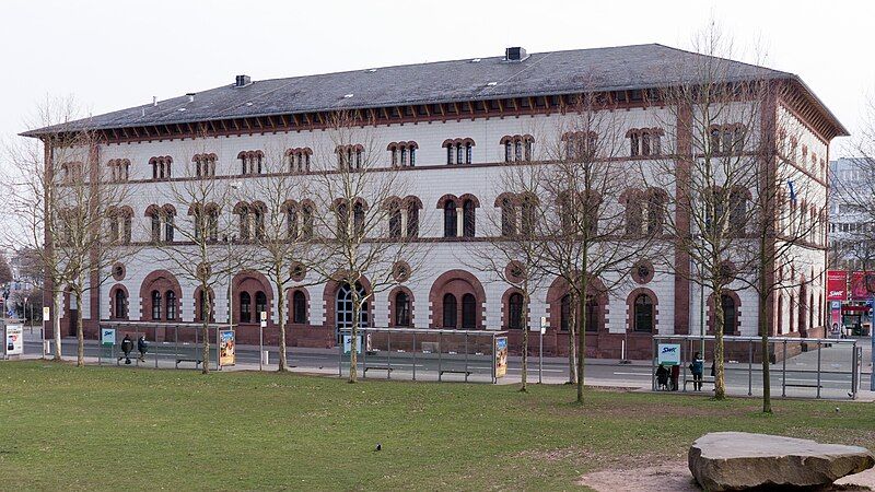 File:Fruchthalle Kaiserslautern 2013.jpg