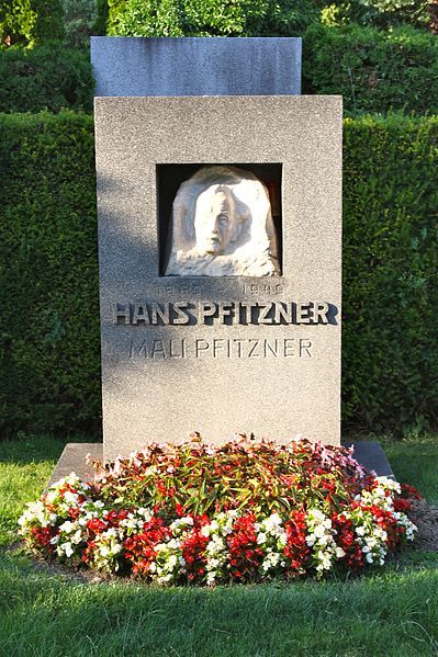 File:Grave Hans Pfitzner.jpg