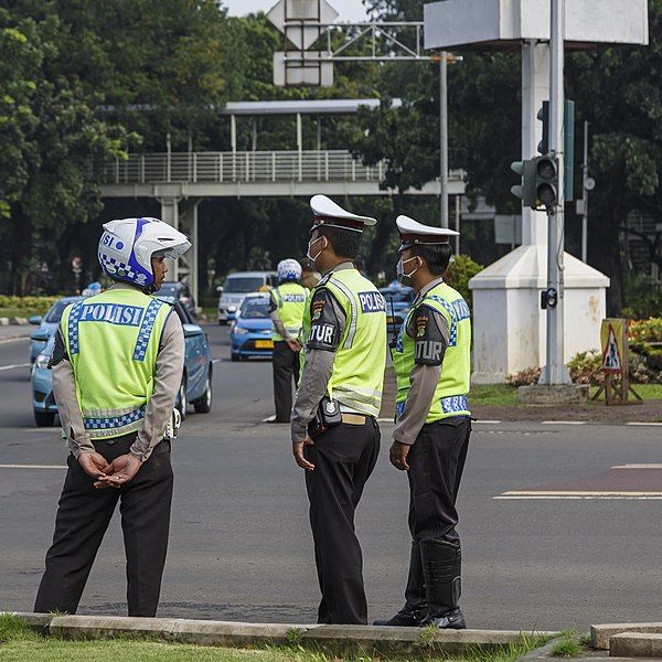 File:Jakarta Indonesia Police-officers-01.jpg