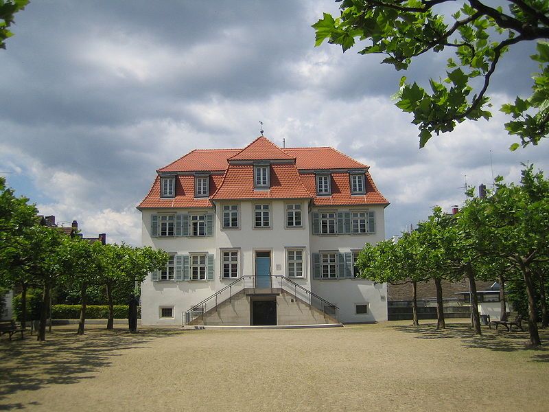 File:Kaverliershaus-Bessungen-Darmstadt.JPG