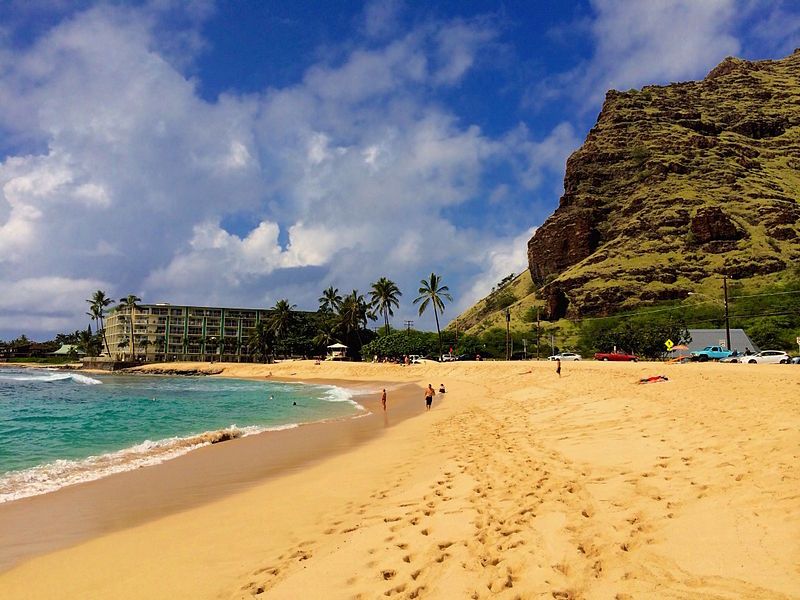 File:Mākaha-Beach-Park.jpg