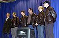 Image 81Brad Pitt, George Clooney, Matt Damon, Andy García, Julia Roberts, and Steven Soderbergh wearing brown leather jackets in December 2001 (from 2000s in fashion)