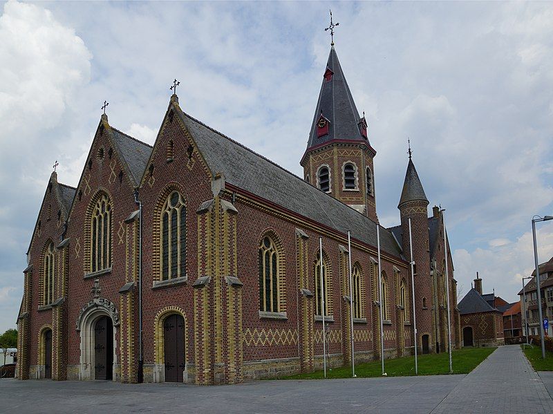 File:Oostnieuwkerke Kerk.jpg