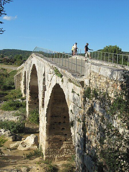 File:Pont Julien, Provence.jpg