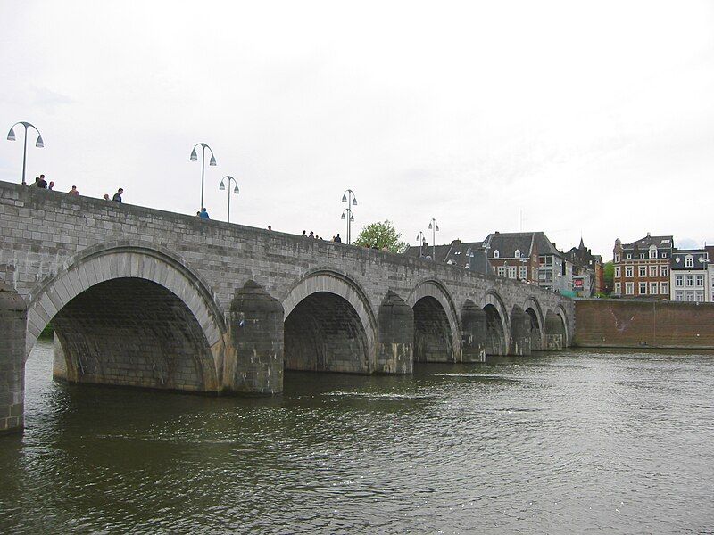 File:Sint Servaasbrug2.jpg