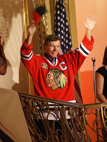 File:Stan Mikita.jpg