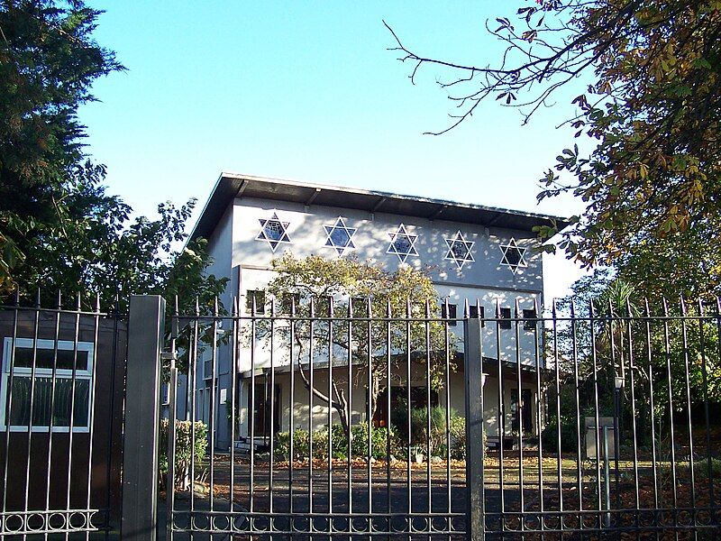 File:TerenureSynagogue.JPG