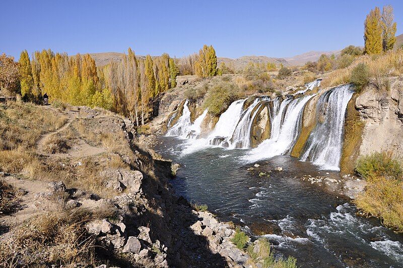 File:Tortum Waterfall.JPG