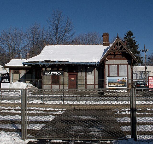 File:Waldwick Station 2011.jpg