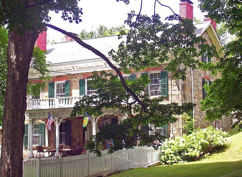 File:Walsh Stone Farmhouse.jpg