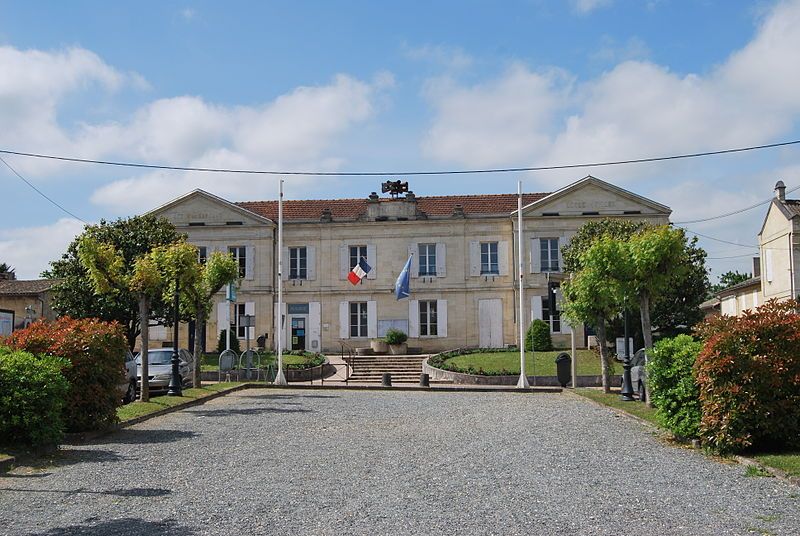 File:Arveyres Mairie.JPG