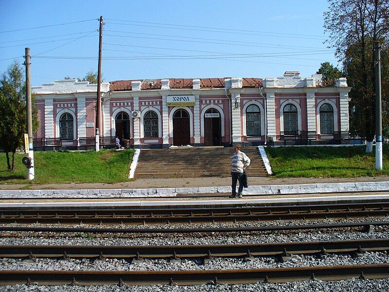 File:Bahnhof Chorol.jpg