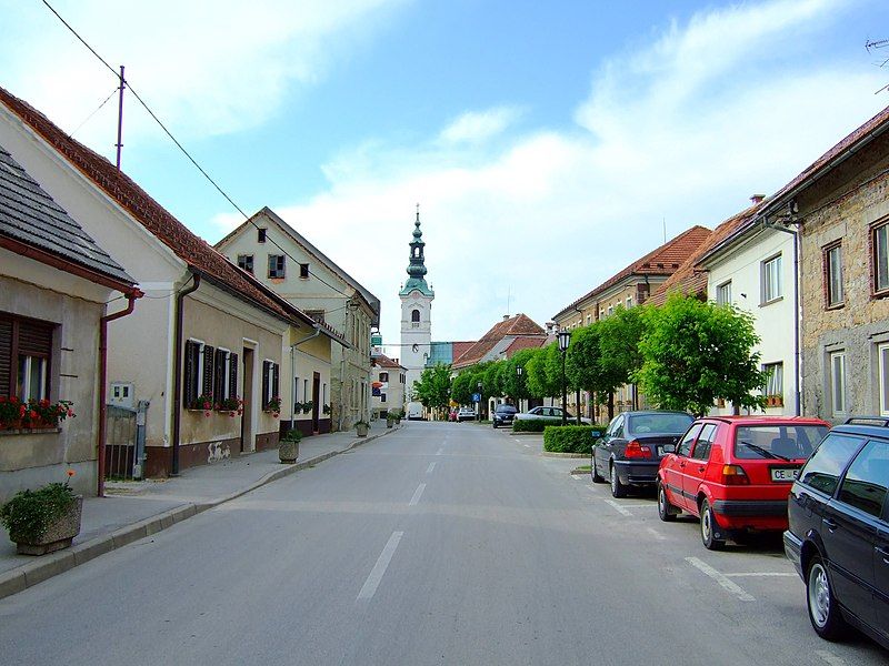 File:Braslovče, trg.jpg