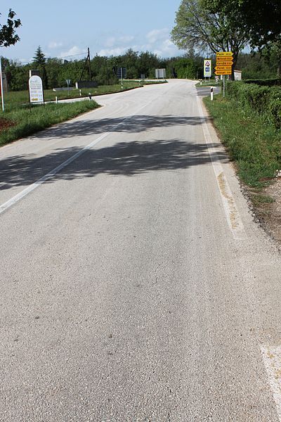 File:D21 road, Croatia.jpg