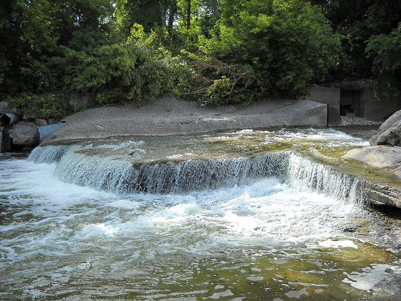 File:Etobicoke Creek Waterfall.jpg