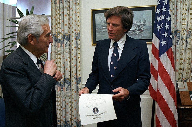 File:Gary Hart DN-SC-85-10364.jpg