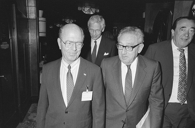 File:GlobalEconomicPanelAmsterdam1989.jpg