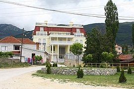 A house modeled on the Resen Saraj mansion of Niyaz bey.