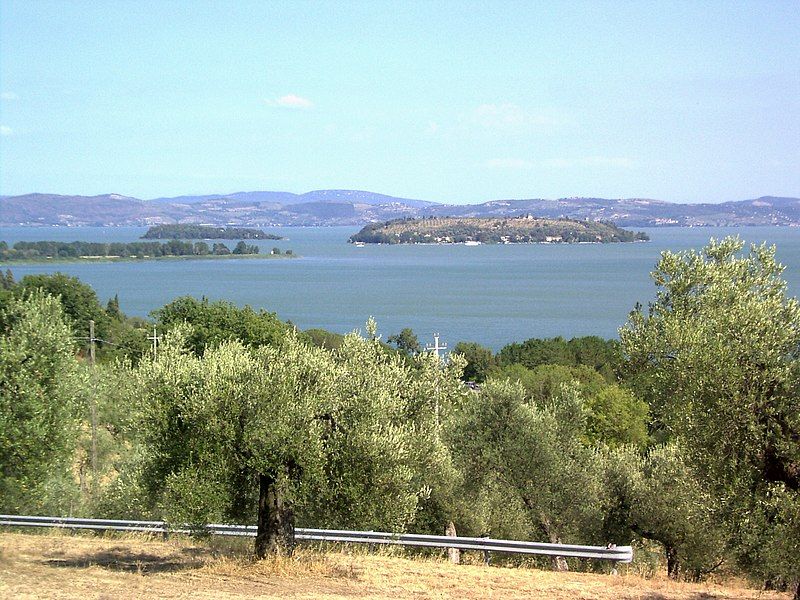 File:Isole Trasimeno.jpg