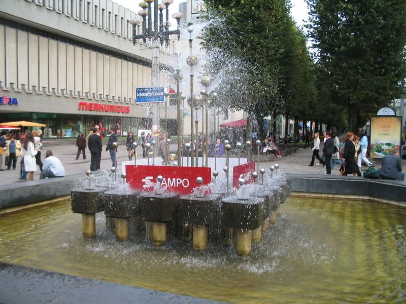 File:Kaunas-Liberty Avenue Fountain.jpg