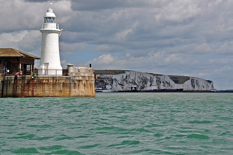 File:Lighthouse in Dover.JPG