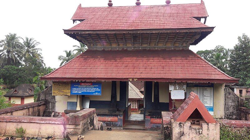 File:Madiyan Koolom Temple1.jpg