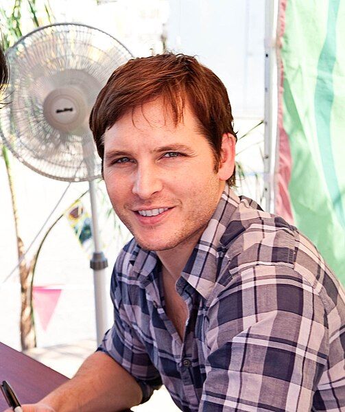 File:Peter Facinelli (2009-2).jpg