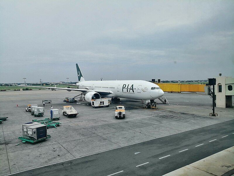 File:Pia 777lr lhe.jpg