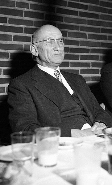 File:Robert-Schuman-1953.jpg