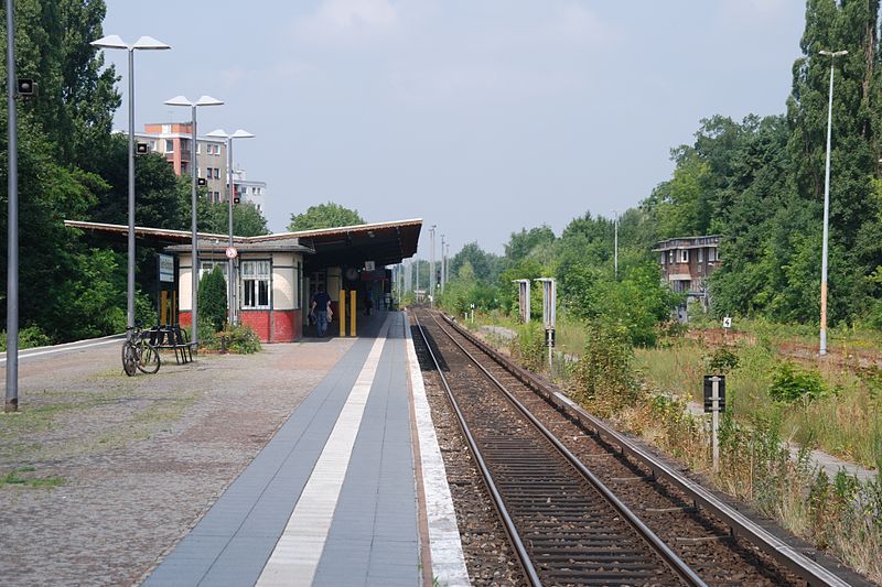 File:S-Bahnhof Berlin-Schönholz.JPG