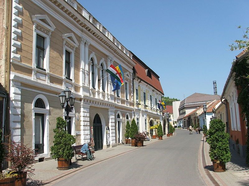 File:Tokaj.varoshaza.jpg