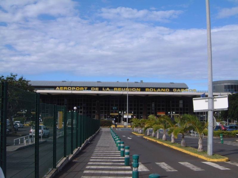 File:Aéroport-Roland-Garros.jpg