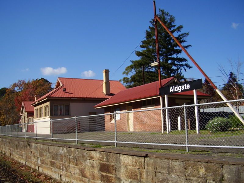 File:Aldgate trainstation.jpg