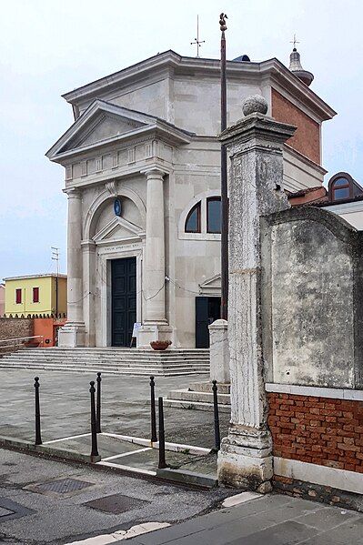 File:Apparizione Shrine.jpg