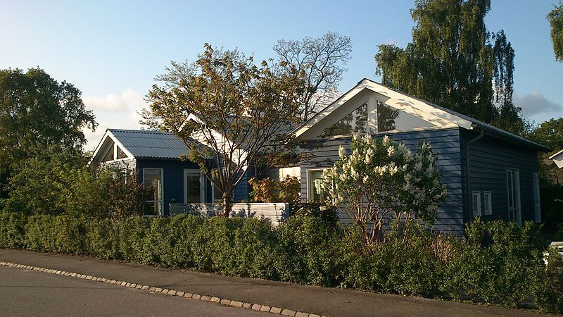 File:Blue wooden house.jpg